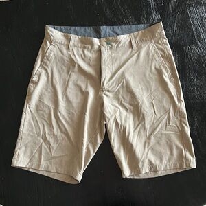NWOT Split Men's Shorts Beige/kaki Color W34
Length 21" Golf Travel Athletic